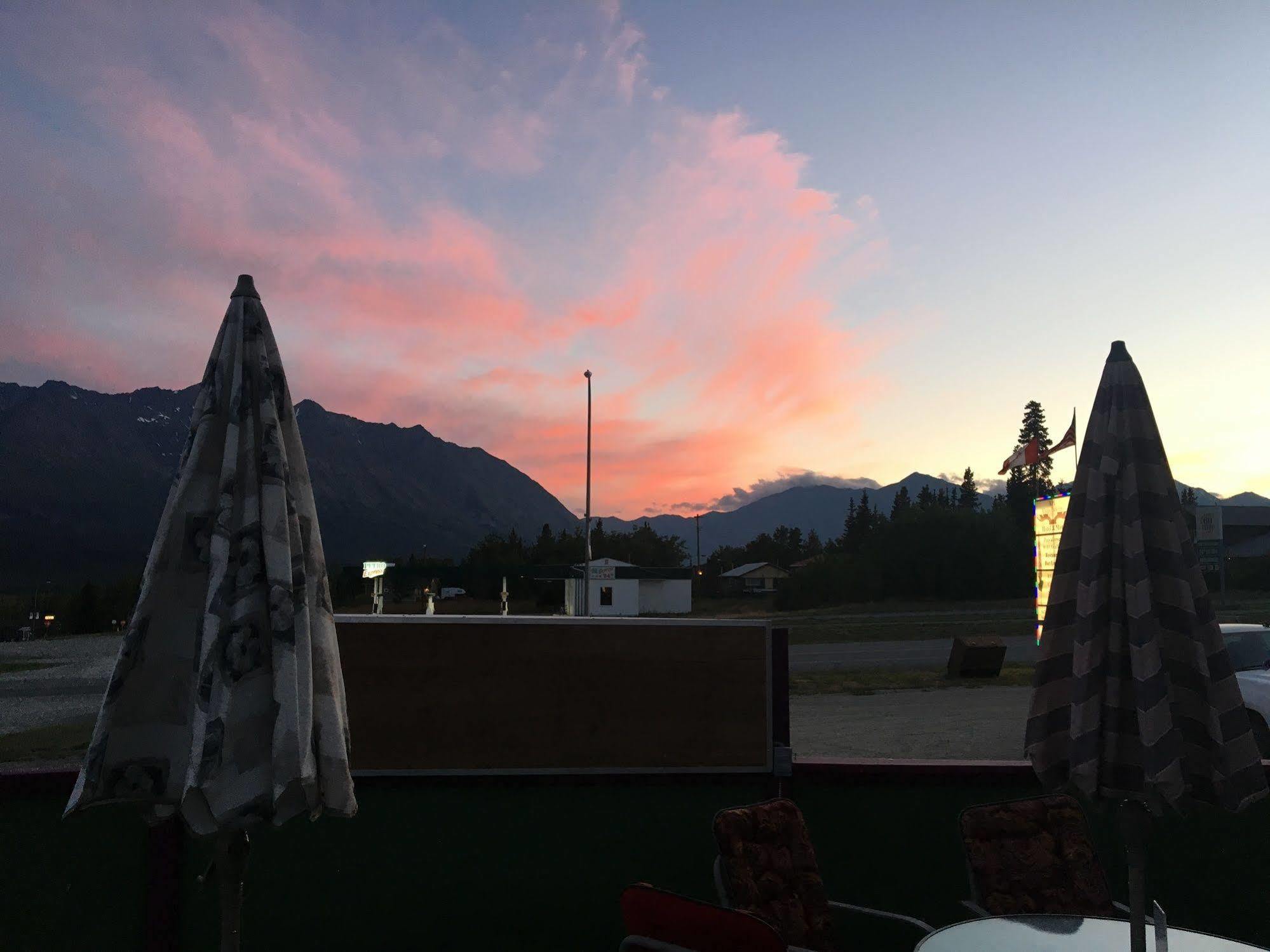 Kluane Park Inn Haines Junction Dış mekan fotoğraf